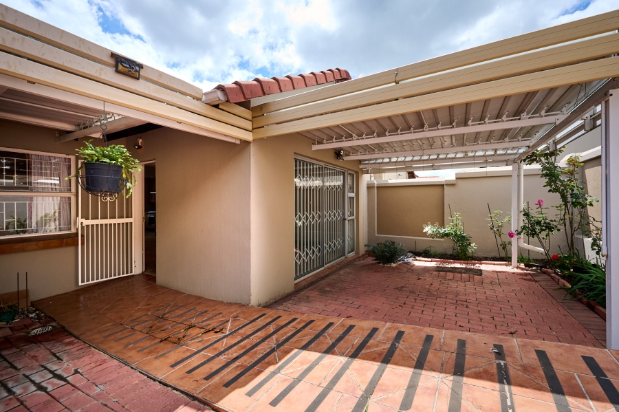 3 Bedroom Property for Sale in Halfway Gardens Gauteng