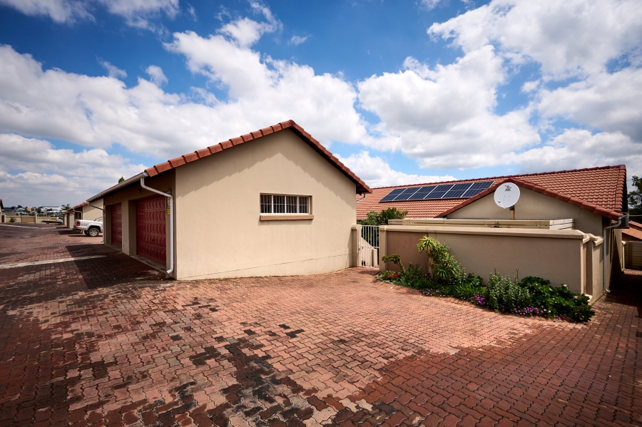 3 Bedroom Property for Sale in Halfway Gardens Gauteng