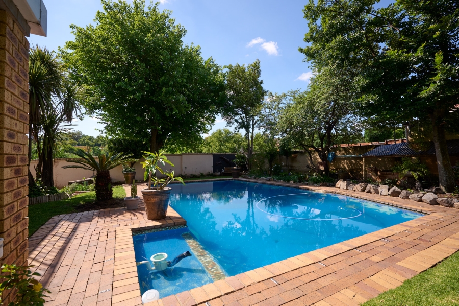 4 Bedroom Property for Sale in Vorna Valley Gauteng