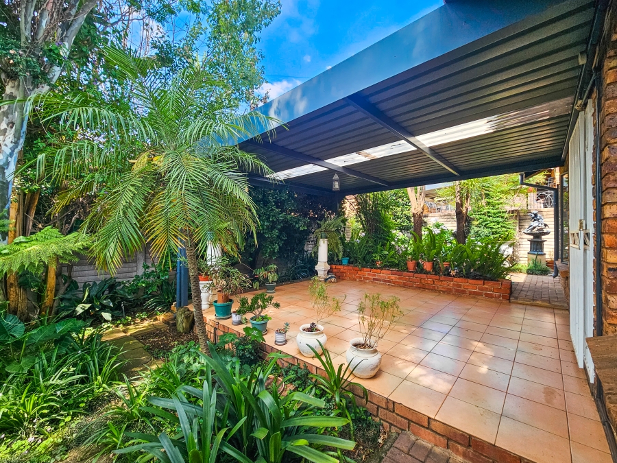 To Let 2 Bedroom Property for Rent in Garsfontein Gauteng