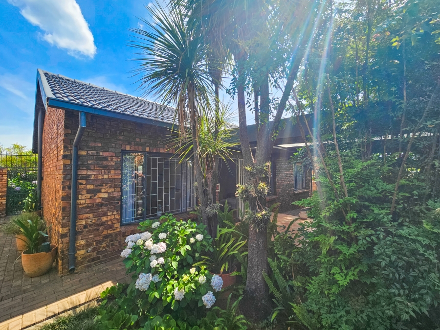 To Let 2 Bedroom Property for Rent in Garsfontein Gauteng