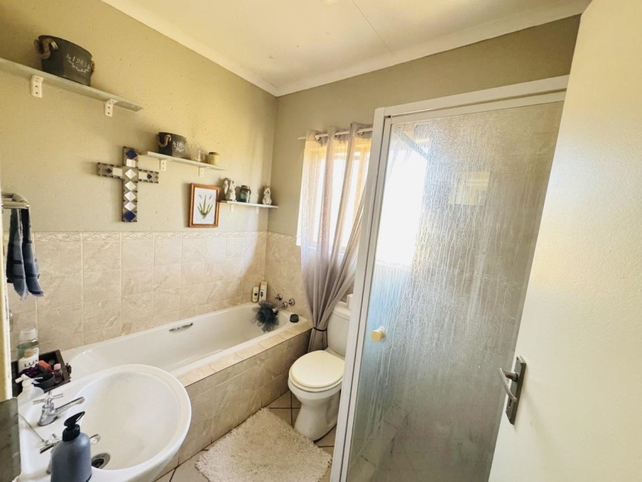 2 Bedroom Property for Sale in Country View Estate Gauteng