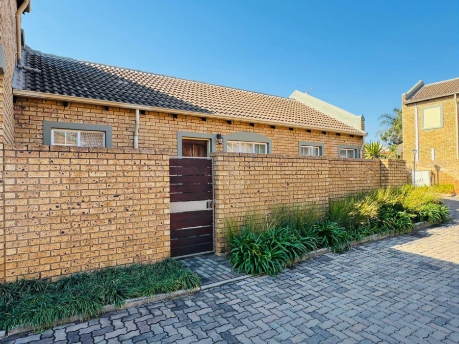 2 Bedroom Property for Sale in Equestria Gauteng