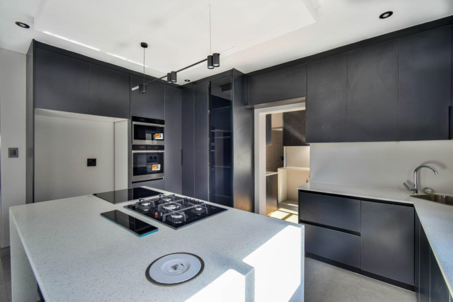 5 Bedroom Property for Sale in Six Fountains Estate Gauteng