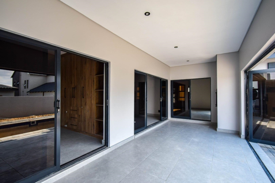 5 Bedroom Property for Sale in Six Fountains Estate Gauteng