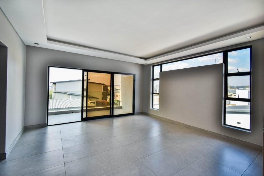 5 Bedroom Property for Sale in Six Fountains Estate Gauteng