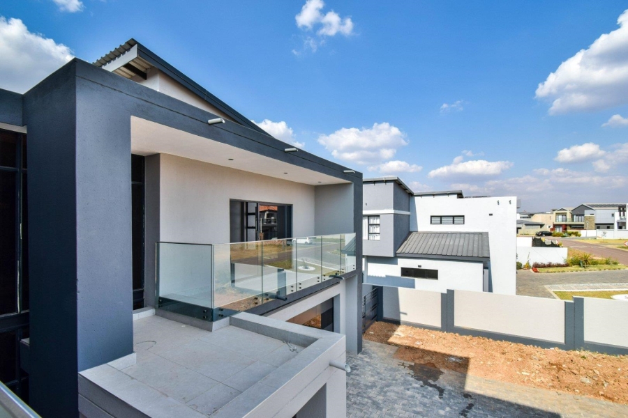 5 Bedroom Property for Sale in Six Fountains Estate Gauteng