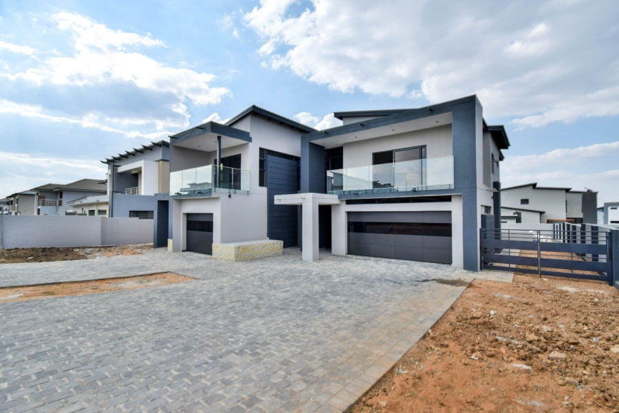 5 Bedroom Property for Sale in Six Fountains Estate Gauteng