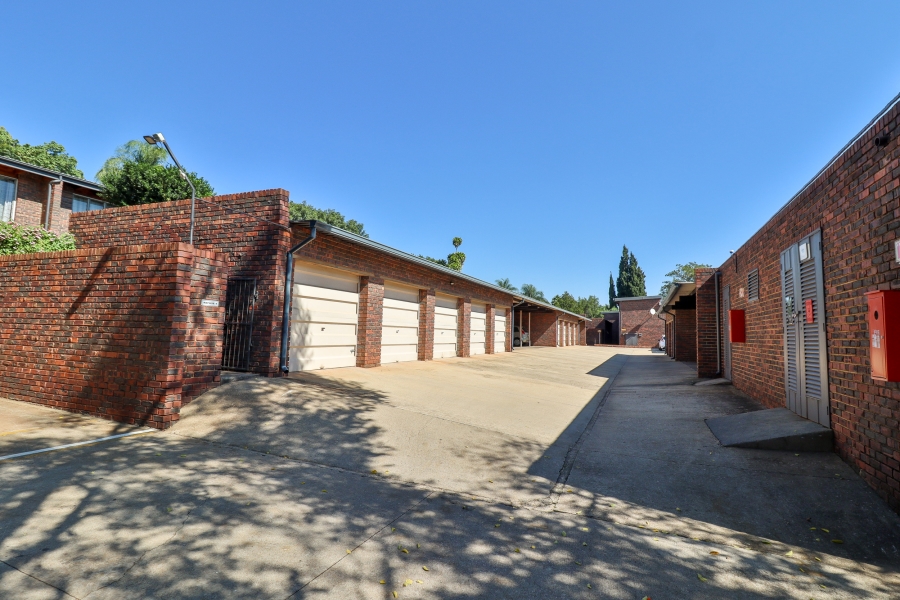 2 Bedroom Property for Sale in Queenswood Gauteng