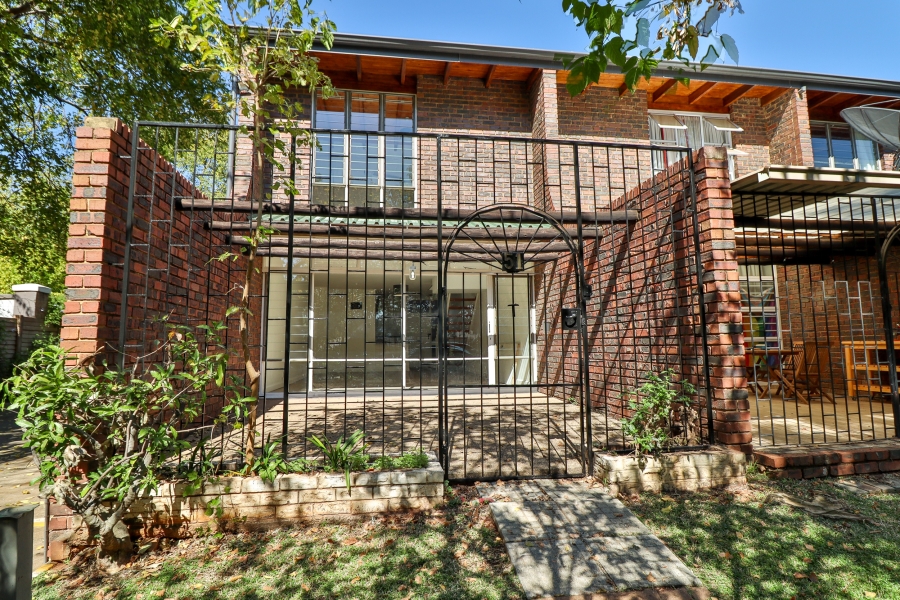 2 Bedroom Property for Sale in Queenswood Gauteng