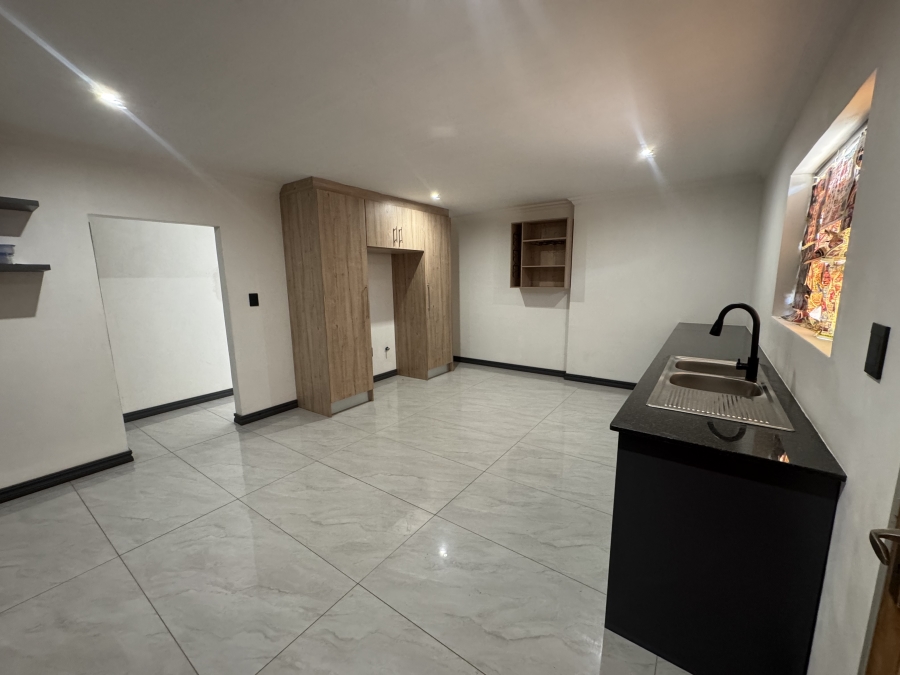 6 Bedroom Property for Sale in Meyerspark Gauteng