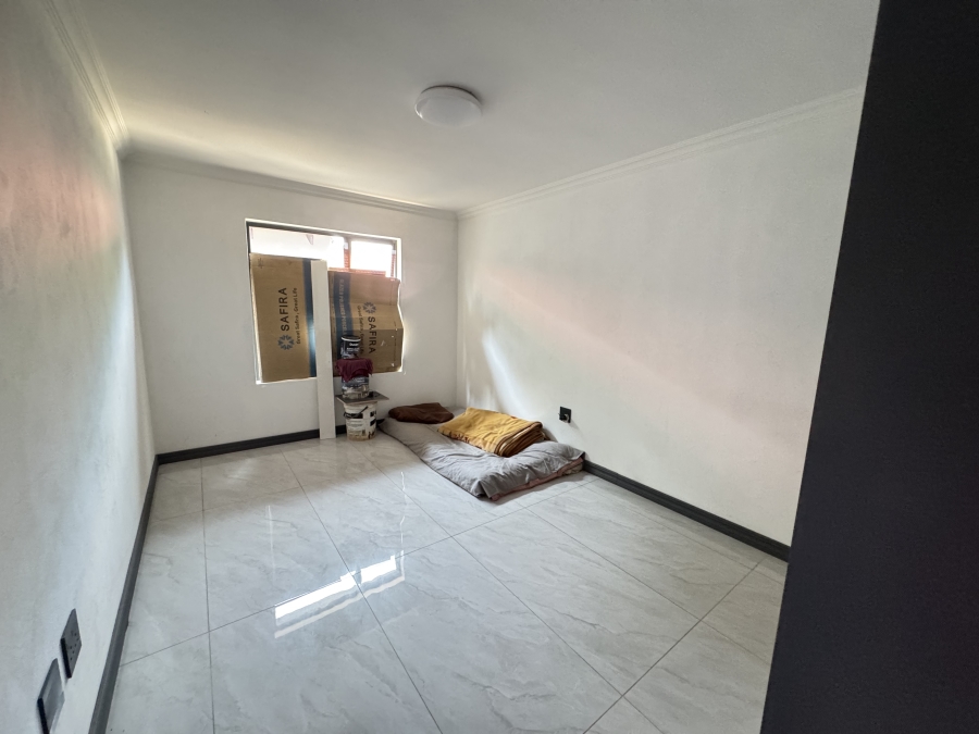 6 Bedroom Property for Sale in Meyerspark Gauteng
