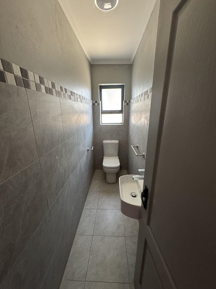 6 Bedroom Property for Sale in Meyerspark Gauteng