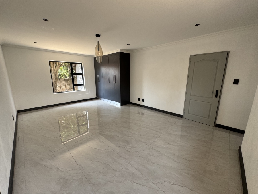 6 Bedroom Property for Sale in Meyerspark Gauteng