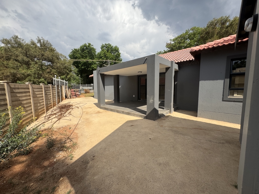 6 Bedroom Property for Sale in Meyerspark Gauteng