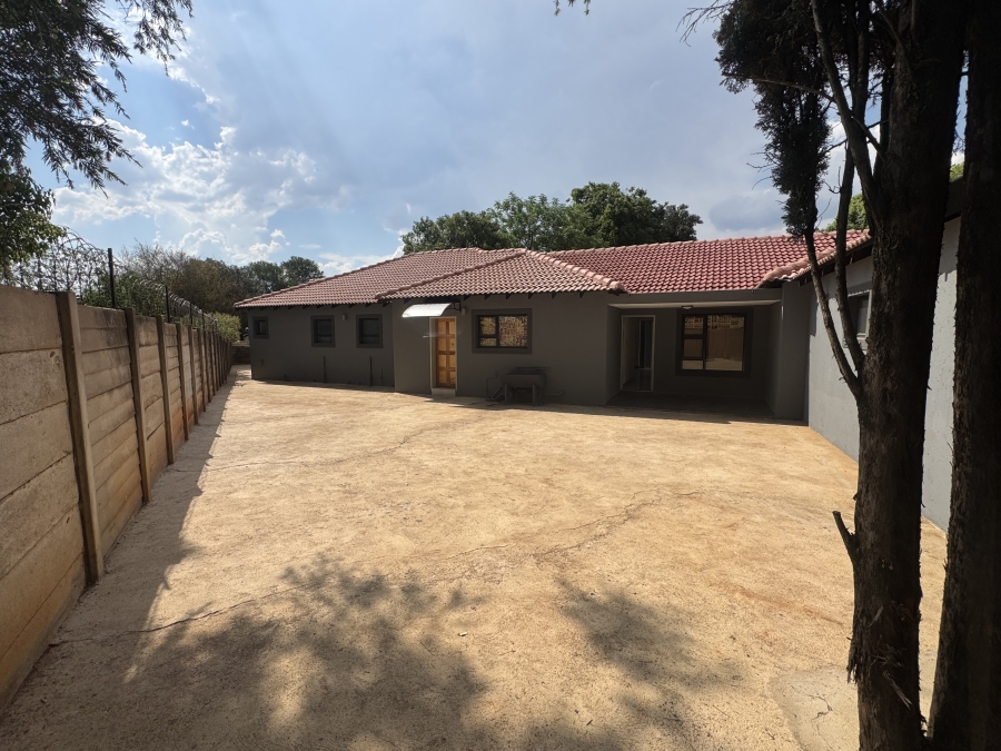 6 Bedroom Property for Sale in Meyerspark Gauteng