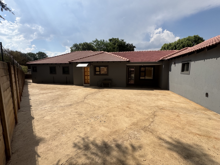 6 Bedroom Property for Sale in Meyerspark Gauteng