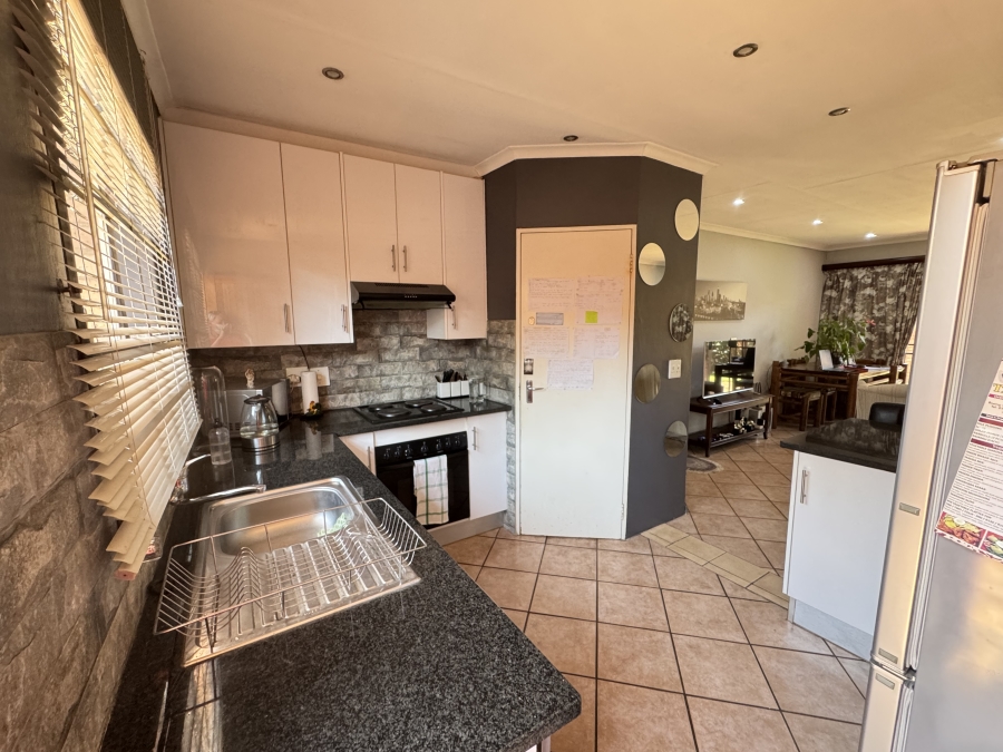 2 Bedroom Property for Sale in Elardus Park Gauteng