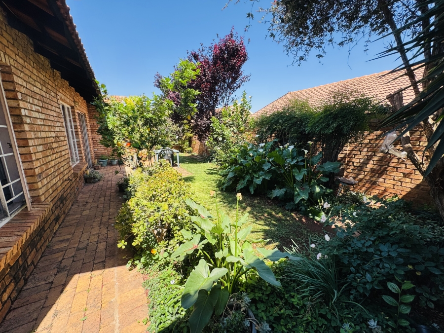 2 Bedroom Property for Sale in Elardus Park Gauteng