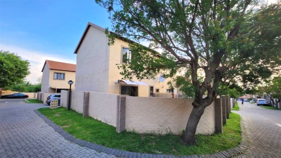 2 Bedroom Property for Sale in Halfway House Gauteng