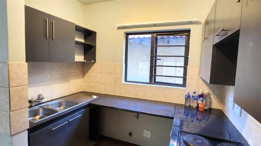2 Bedroom Property for Sale in Halfway House Gauteng