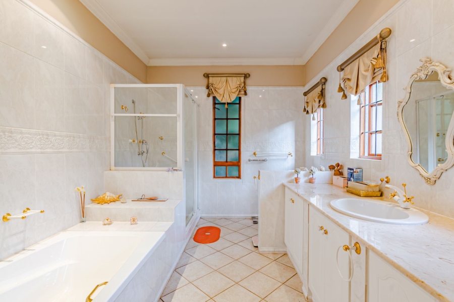 5 Bedroom Property for Sale in Lynnwood Gauteng