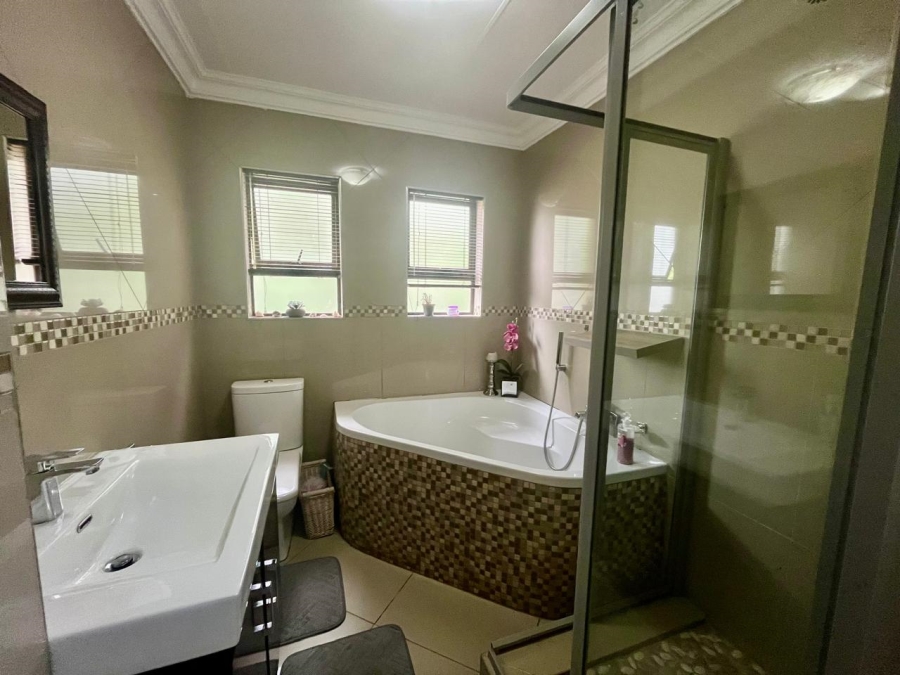 5 Bedroom Property for Sale in Sable Hills Gauteng