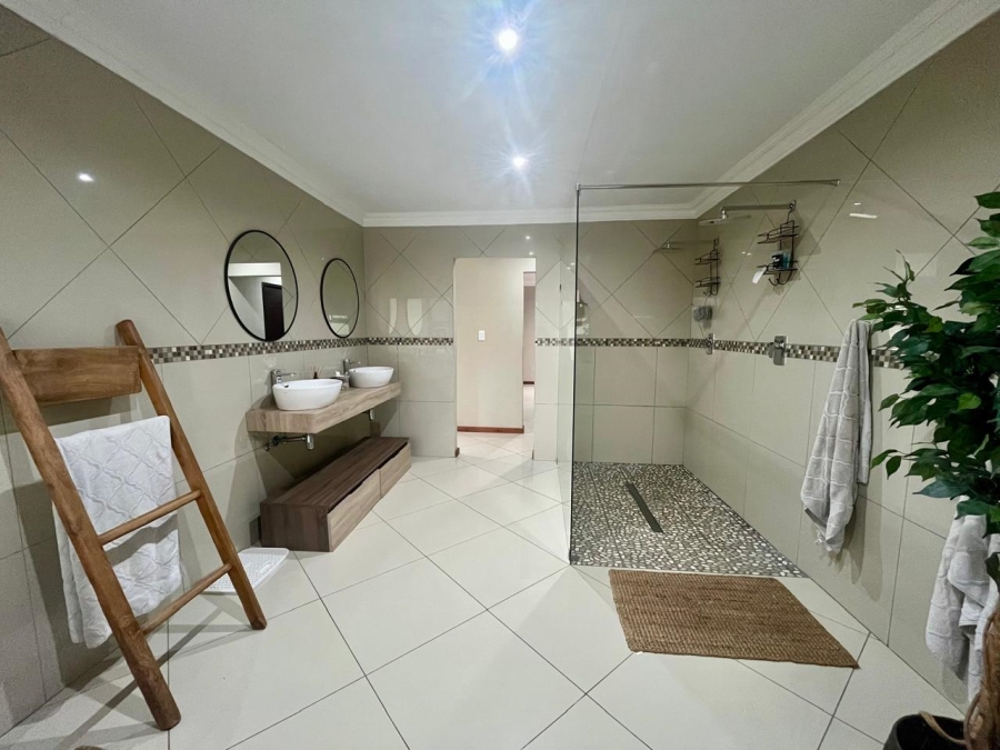 5 Bedroom Property for Sale in Sable Hills Gauteng