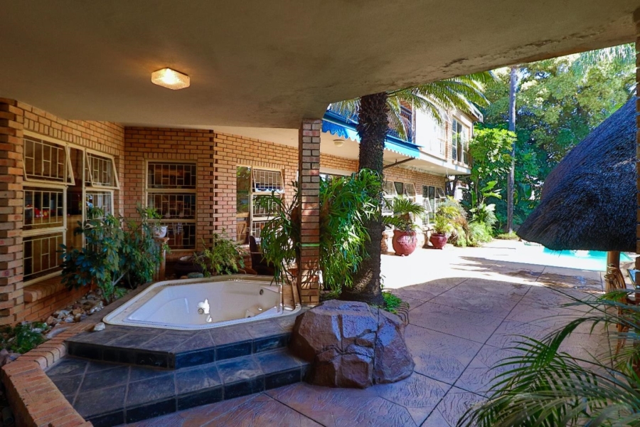 5 Bedroom Property for Sale in Magalieskruin Gauteng