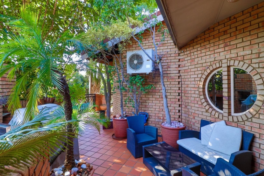 5 Bedroom Property for Sale in Magalieskruin Gauteng