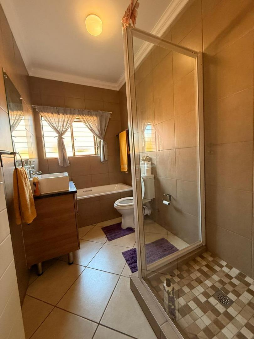 3 Bedroom Property for Sale in Monavoni Gauteng