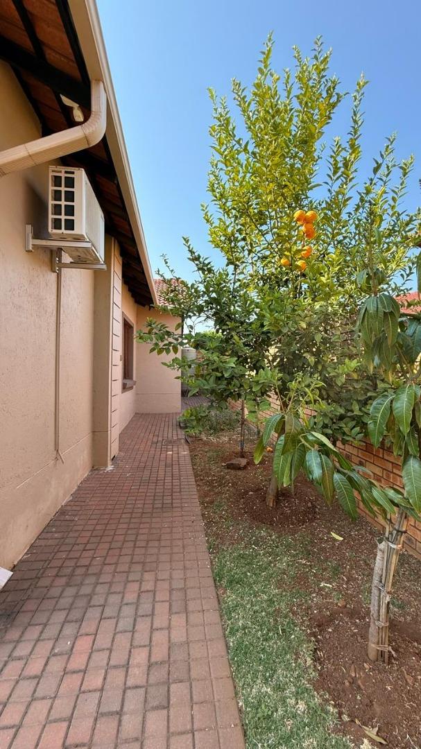 3 Bedroom Property for Sale in Monavoni Gauteng