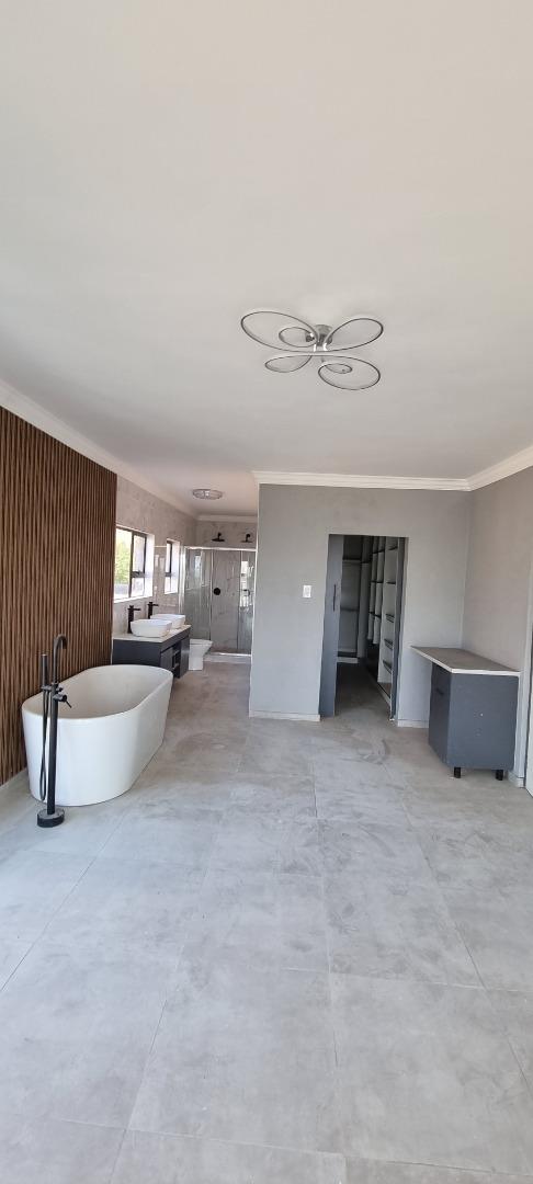 5 Bedroom Property for Sale in Montana Gauteng
