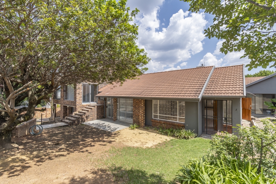 3 Bedroom Property for Sale in Hurlingham Manor Gauteng