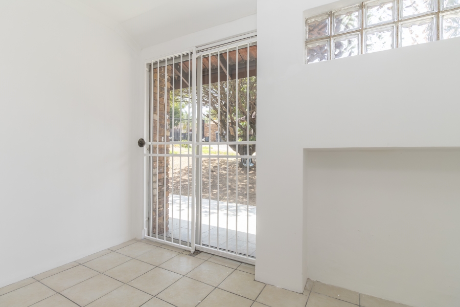3 Bedroom Property for Sale in Hurlingham Manor Gauteng