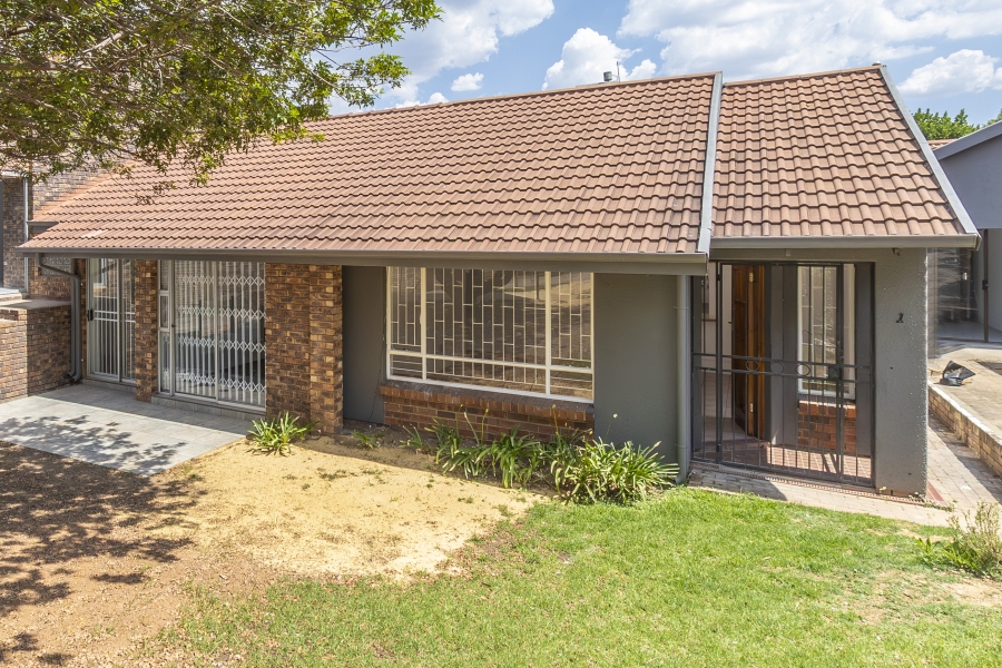 3 Bedroom Property for Sale in Hurlingham Manor Gauteng