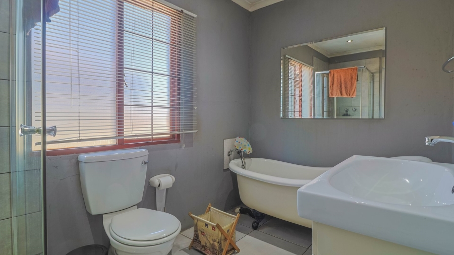 3 Bedroom Property for Sale in Bassonia Gauteng
