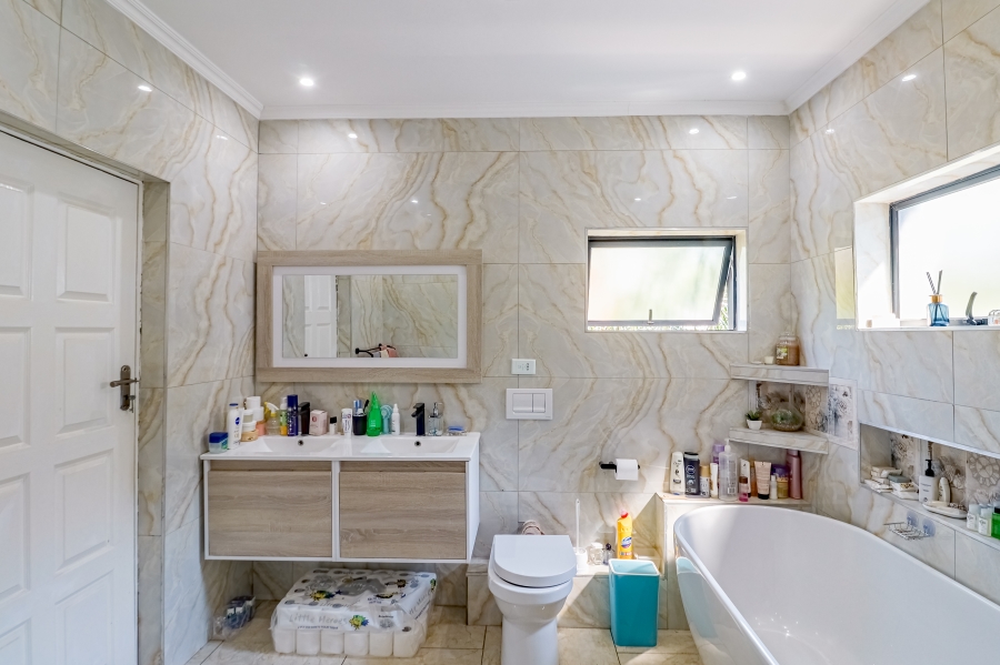 To Let 6 Bedroom Property for Rent in Willow Acres Gauteng