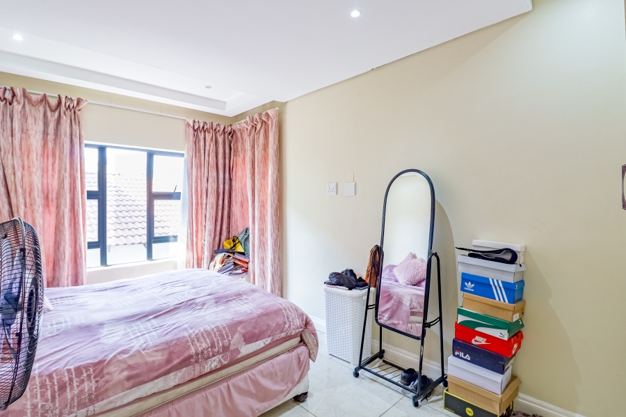 To Let 6 Bedroom Property for Rent in Willow Acres Gauteng