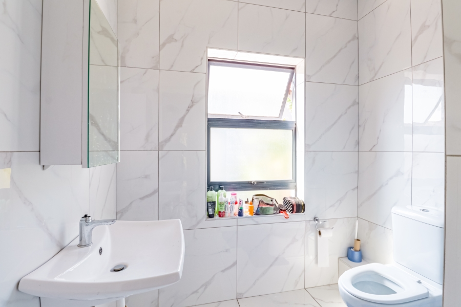 To Let 6 Bedroom Property for Rent in Willow Acres Gauteng