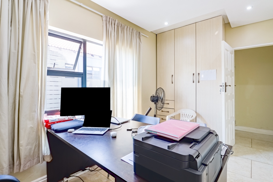 To Let 6 Bedroom Property for Rent in Willow Acres Gauteng