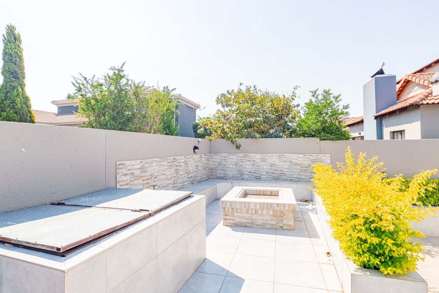 To Let 6 Bedroom Property for Rent in Willow Acres Gauteng