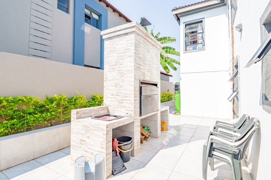 To Let 6 Bedroom Property for Rent in Willow Acres Gauteng