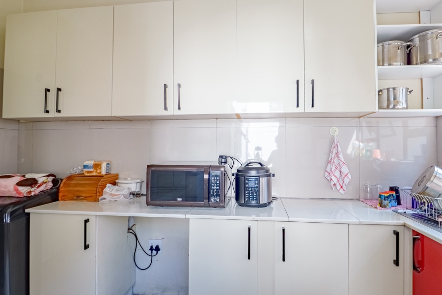 To Let 6 Bedroom Property for Rent in Willow Acres Gauteng