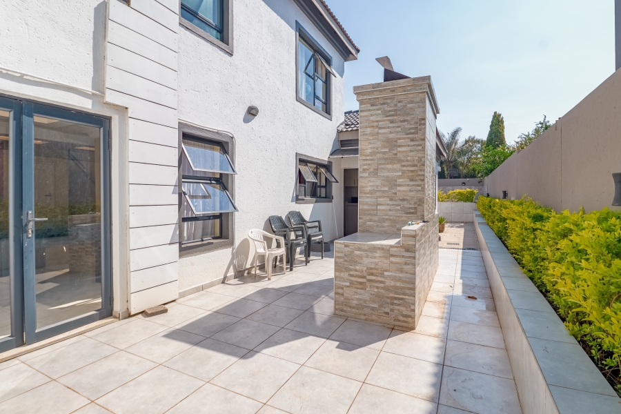 To Let 6 Bedroom Property for Rent in Willow Acres Gauteng