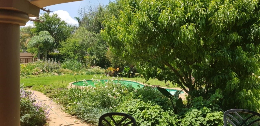 6 Bedroom Property for Sale in Lakefield Gauteng