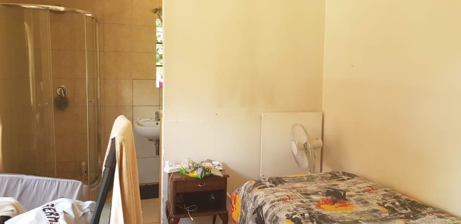 6 Bedroom Property for Sale in Lakefield Gauteng