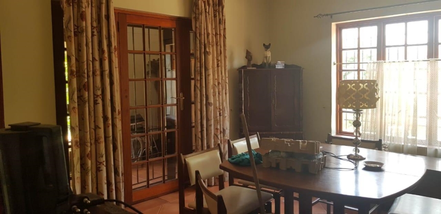 6 Bedroom Property for Sale in Lakefield Gauteng