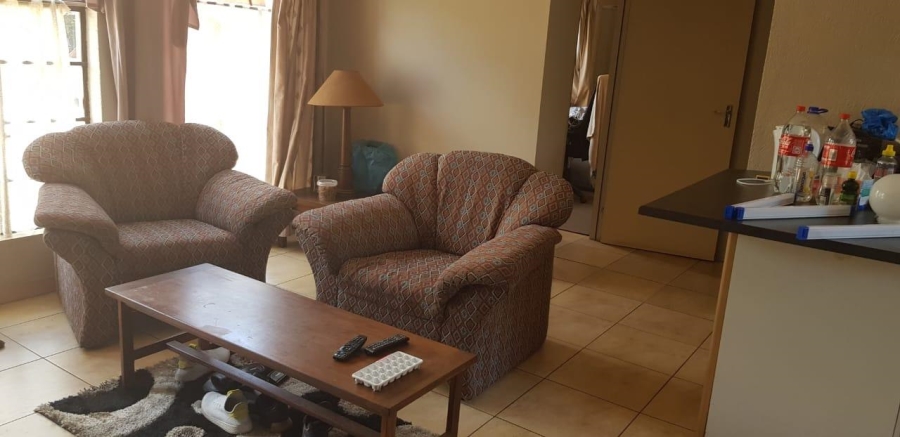 6 Bedroom Property for Sale in Lakefield Gauteng