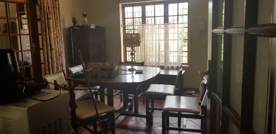 6 Bedroom Property for Sale in Lakefield Gauteng